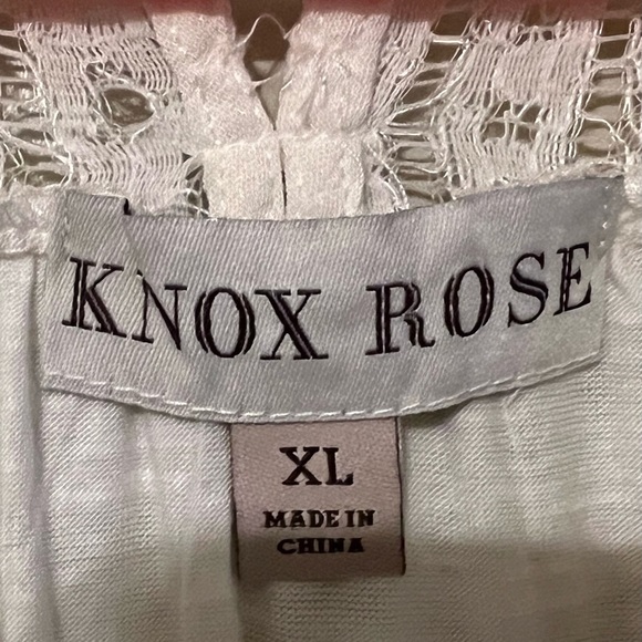 XL Knox Rose blouse. Never worn. Beautiful detailing in the lace. - Picture 4 of 5
